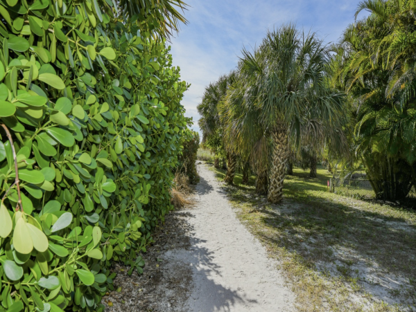 Holmes Beach Vacation Home with Pool 4 houses to beach